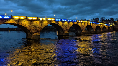 Perth bridge in Ukranian colours