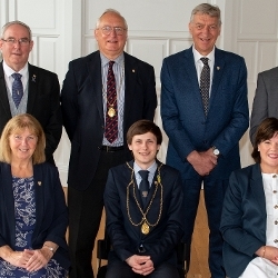 Group photograph of people wearing chains of office